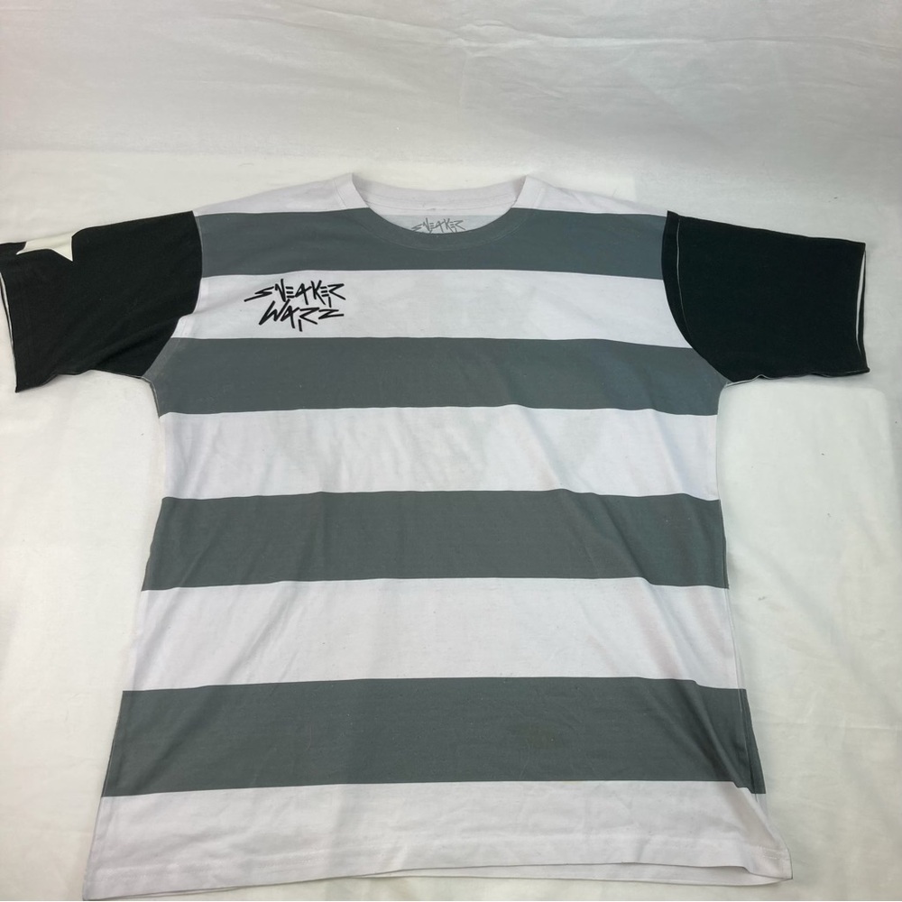 Sneaker Warz T-shirt Gray Stripes Men’s M Gray & White Striped Short Sleeve Tee